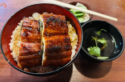 香ばしさが食欲をそそる鰻丼