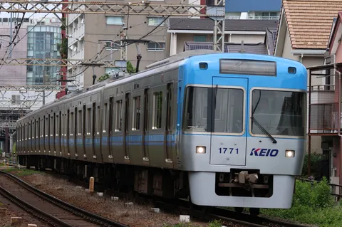 未来へ駆け抜ける京王線