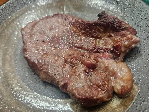 焼き色が語る一切れの謎