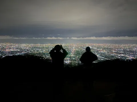 夜景を独り占め、光の海へ