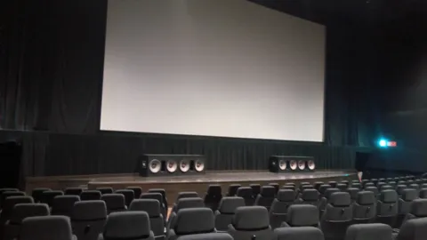 静寂とスピーカーの主張