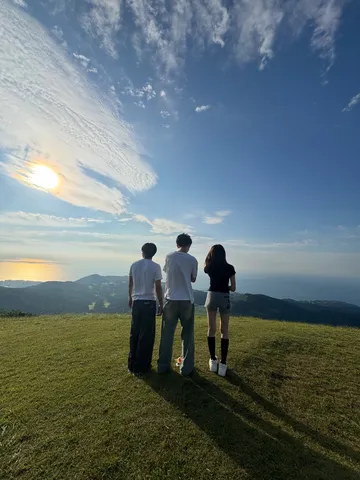 空と山と海、そして影