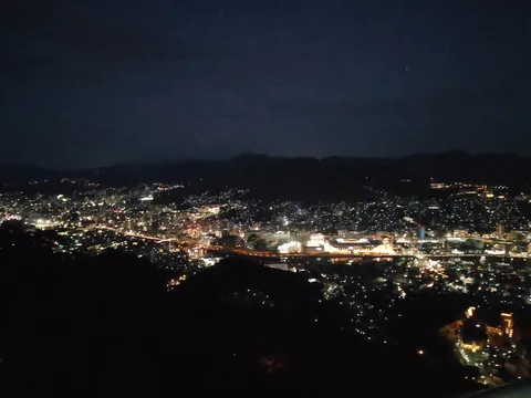 遥か見下ろす都市の輝き