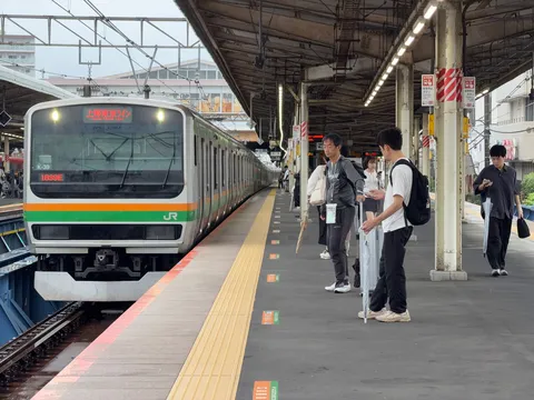 発車前の、駅の呼吸