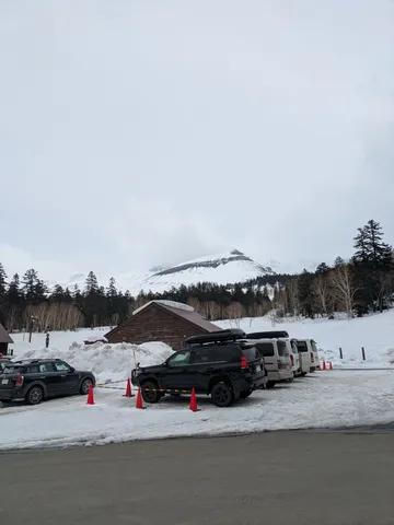 雪山の駐車場、旅の始まり