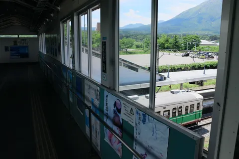 ローカル線と山の空気感