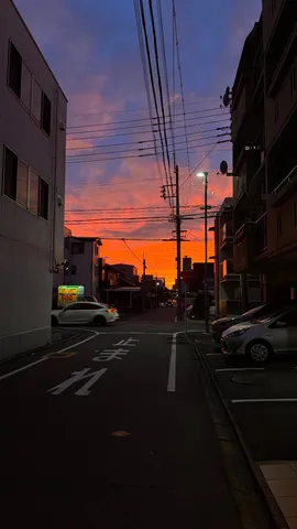 夕陽に染まる路地の記憶