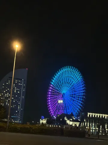 光が描く夜の円舞曲