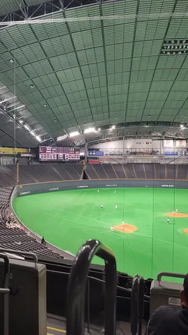 球場の静かな夜風