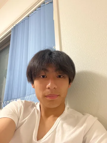 窓辺に映る午後のひととき