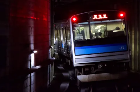 トンネルに潜む、未来への疾走