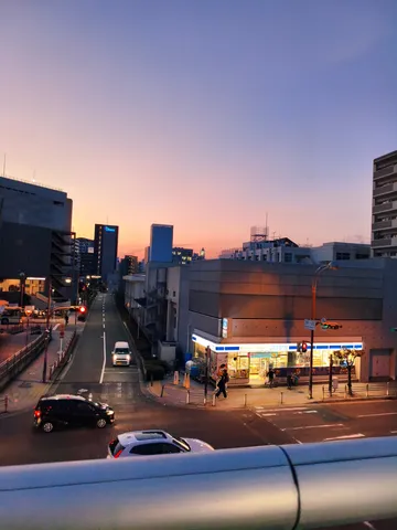 夜の帳、コンビニと街灯