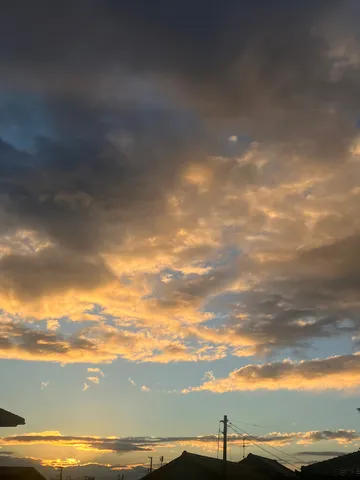 夕景の雲に染まる光