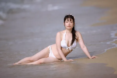 砂浜に波が心地よい瞬間