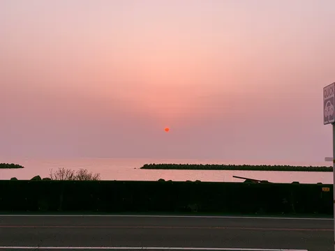 夕焼けと海、そして時々ビジネス
