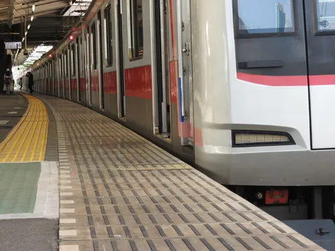 旅立ちを予感させるプラットホーム