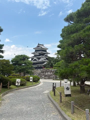 風格ある城と静かな道