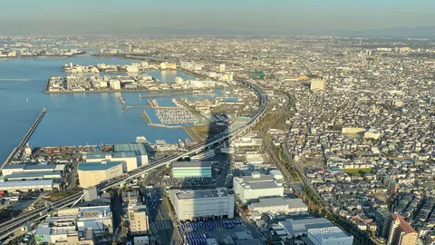 水辺に広がる都市の静寂