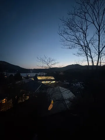 灯りと藍色のグラデーション