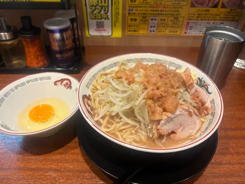 生卵か、ラーメンにダイブか？