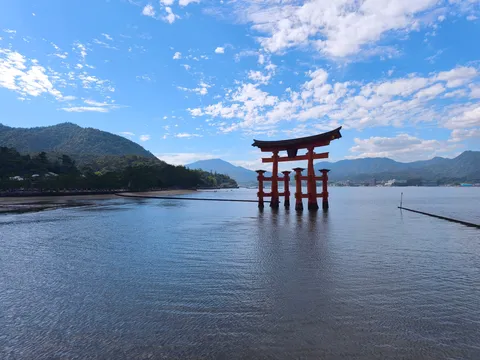 海に立つ朱の余韻
