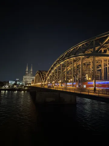 夜景に光の軌跡