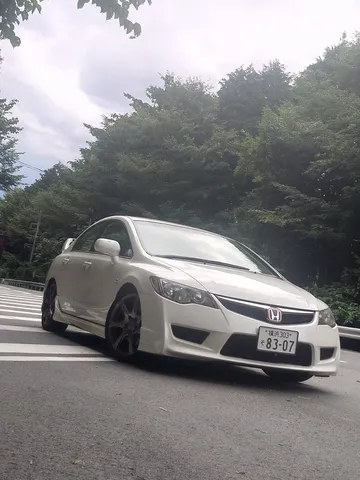 雨上がりの彩り、映えるシビック