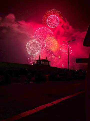 夜空を彩る鮮やかな光の饗宴