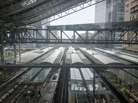 鉄路とガラスの空気感