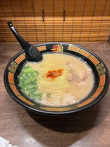 一杯のラーメン、染みる湯気