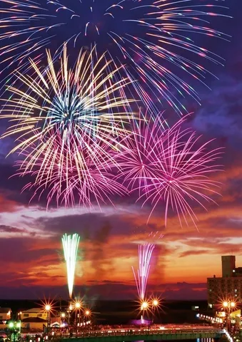 空を彩る光の大爆発！