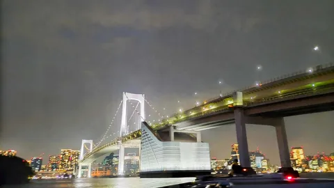 光が紡ぐ夜の架け橋