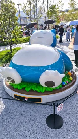 スヤスヤ眠るカビゴン、夢の中でも遊んでる？