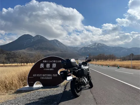 青空の下、国立公園を駆ける