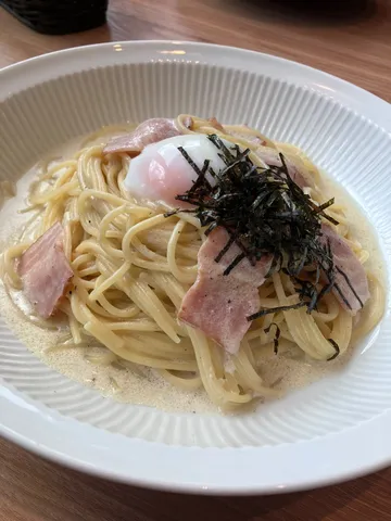 とろ〜り卵とベーコンの濃厚パスタ