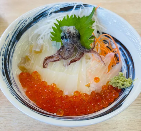 贅沢イカといくらの親子丼