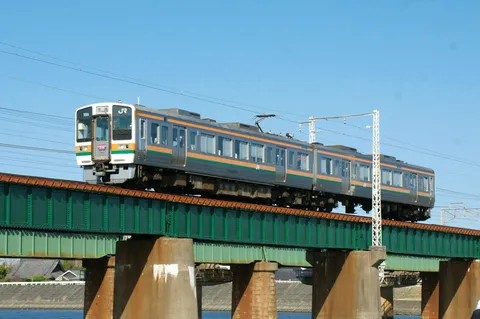 鉄橋ダンディ、颯爽と登場！