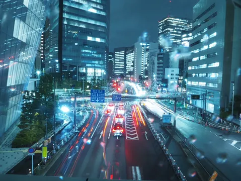 都市の鼓動、光の奔流