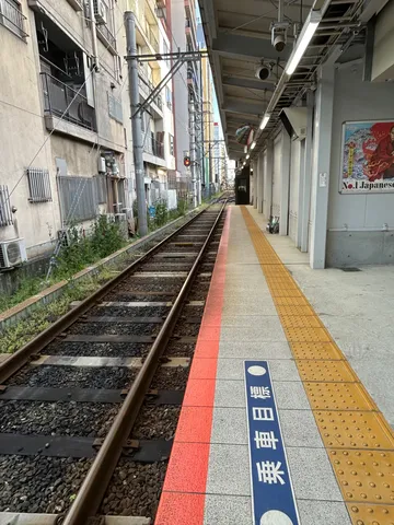 都会の片隅、懐かしい風景