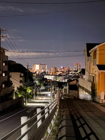 坂の向こう、光の誘い