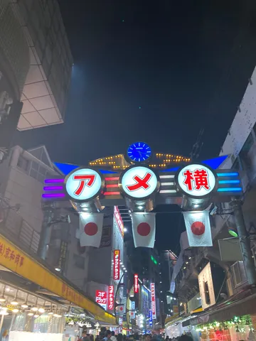 ネオンの灯りに誘われて