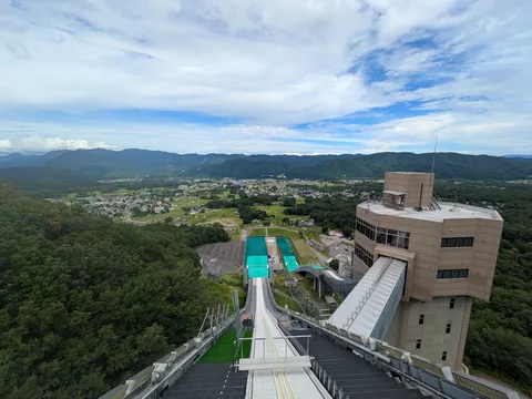 未来へ飛び立つ、絶景のスタート地点