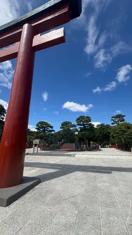 赤い鳥居と青空の静景
