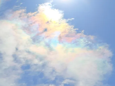 空に咲く虹色の雲