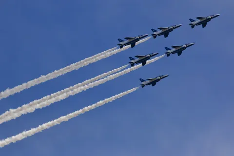澄んだ空に描く軌跡