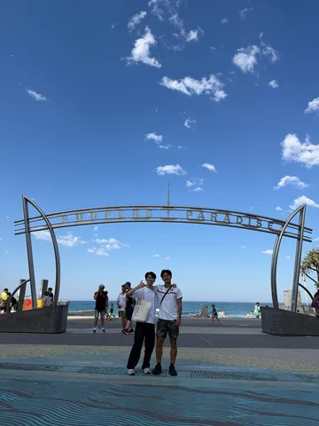 海風とアーチの夏景色
