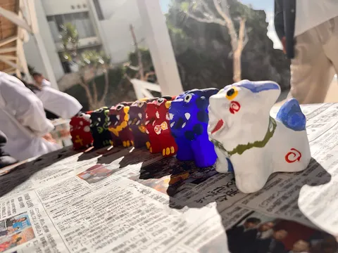 カラフルシーサーがお出迎え