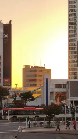 夕暮れの都市風景の余韻
