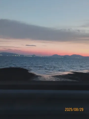 黄昏時の海のグラデーション