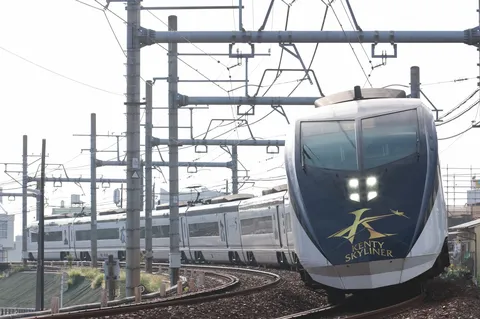 未来を駆けるカーブ列車
